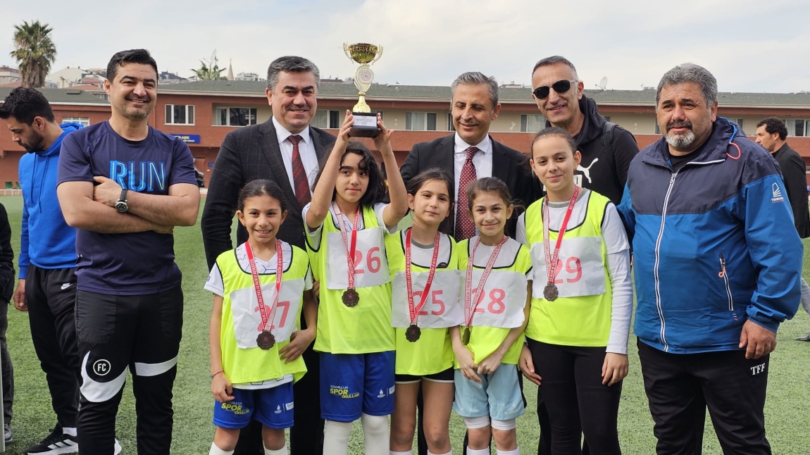 Bostancı İlkokulu Spor Kulübü Atletizm Dalında Kadıköy İlçe 3.sü 